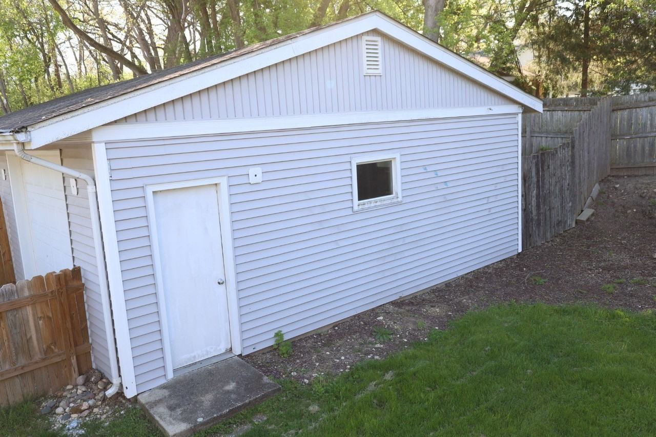 5412 E Wonder Lake Rd - Photo 2 of 14