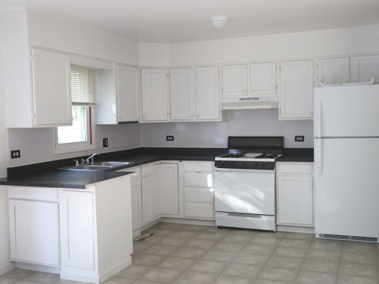 5412 E Wonder Lake Rd - Photo 4 of 14