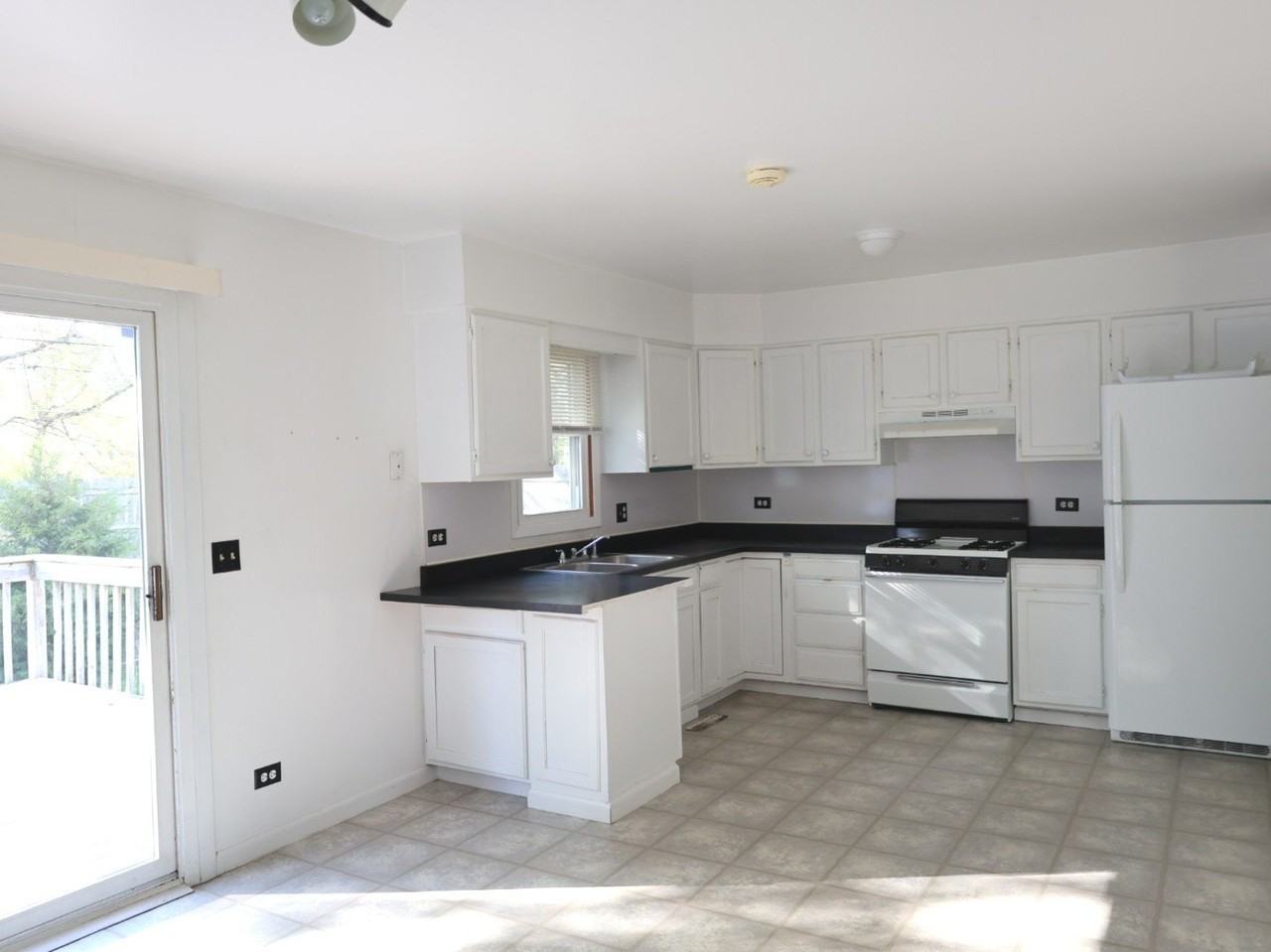 5412 E Wonder Lake Rd - Photo 5 of 14