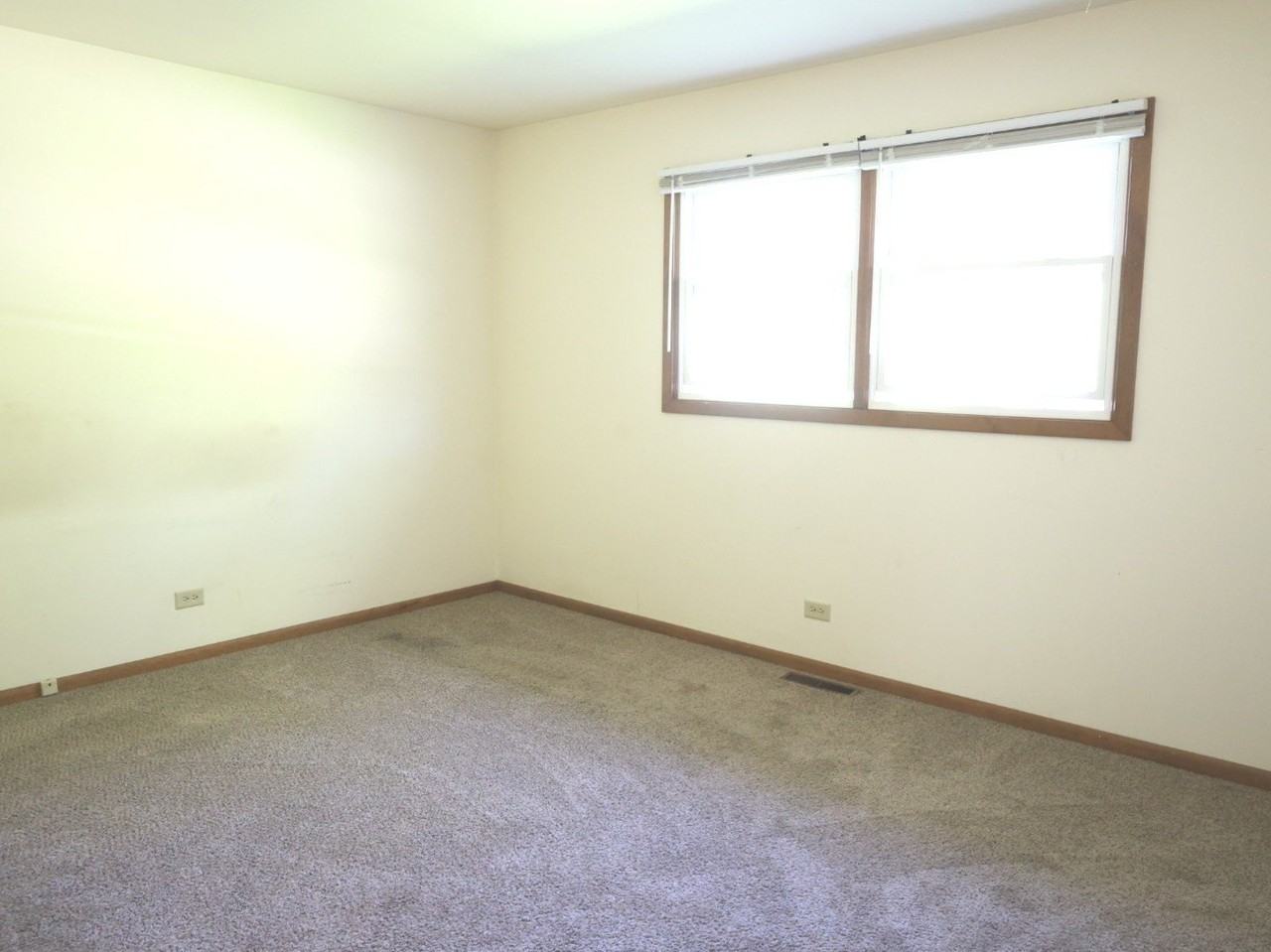 5412 E Wonder Lake Rd - Photo 7 of 14