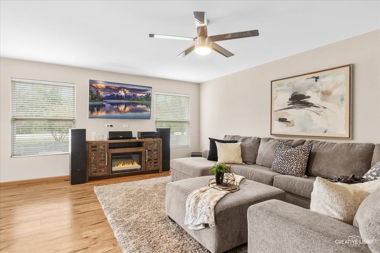 2772 Cranston Cir - Photo 2 of 31