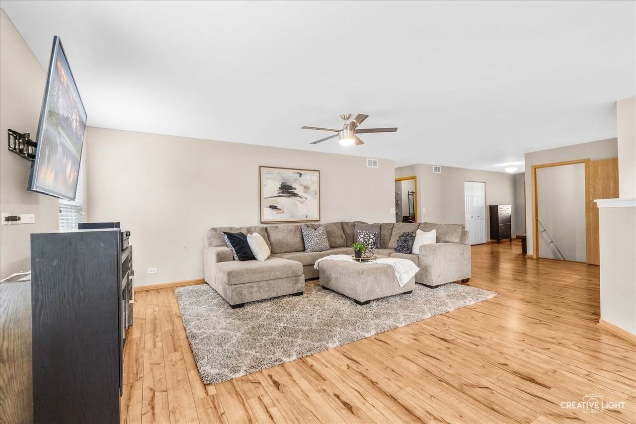 2772 Cranston Cir - Photo 3 of 31