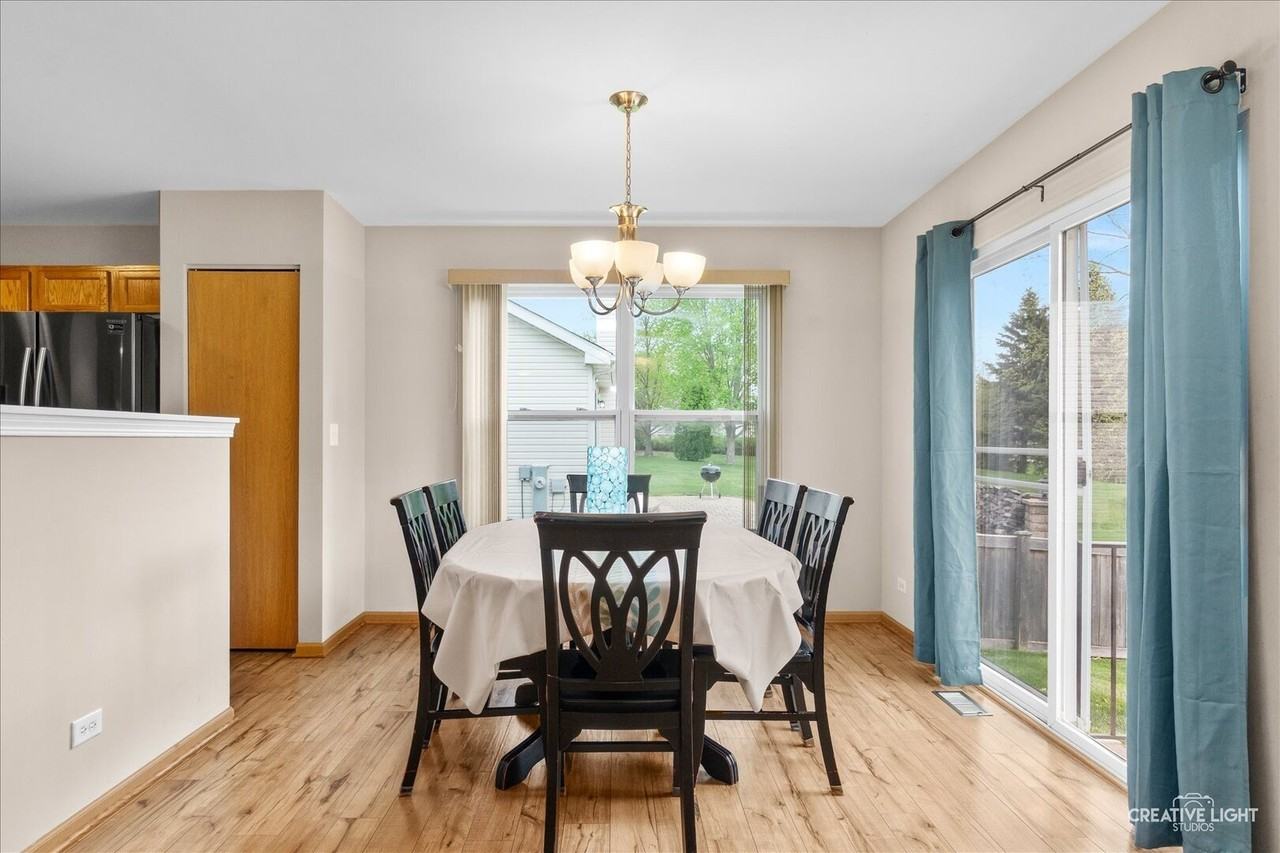 2772 Cranston Cir - Photo 4 of 31