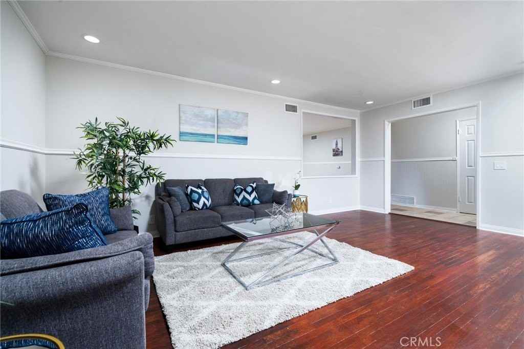 1032 E Buckboard Ave - Photo 4 of 24