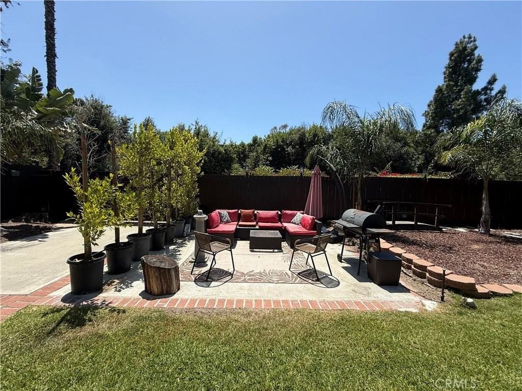 11751 Hortense St - Photo 6 of 24