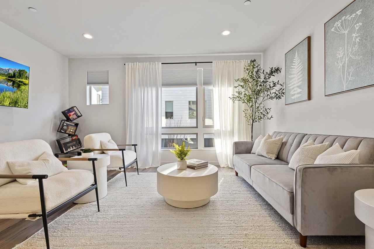 18007 3rd Ave Ne - Photo 3 of 33