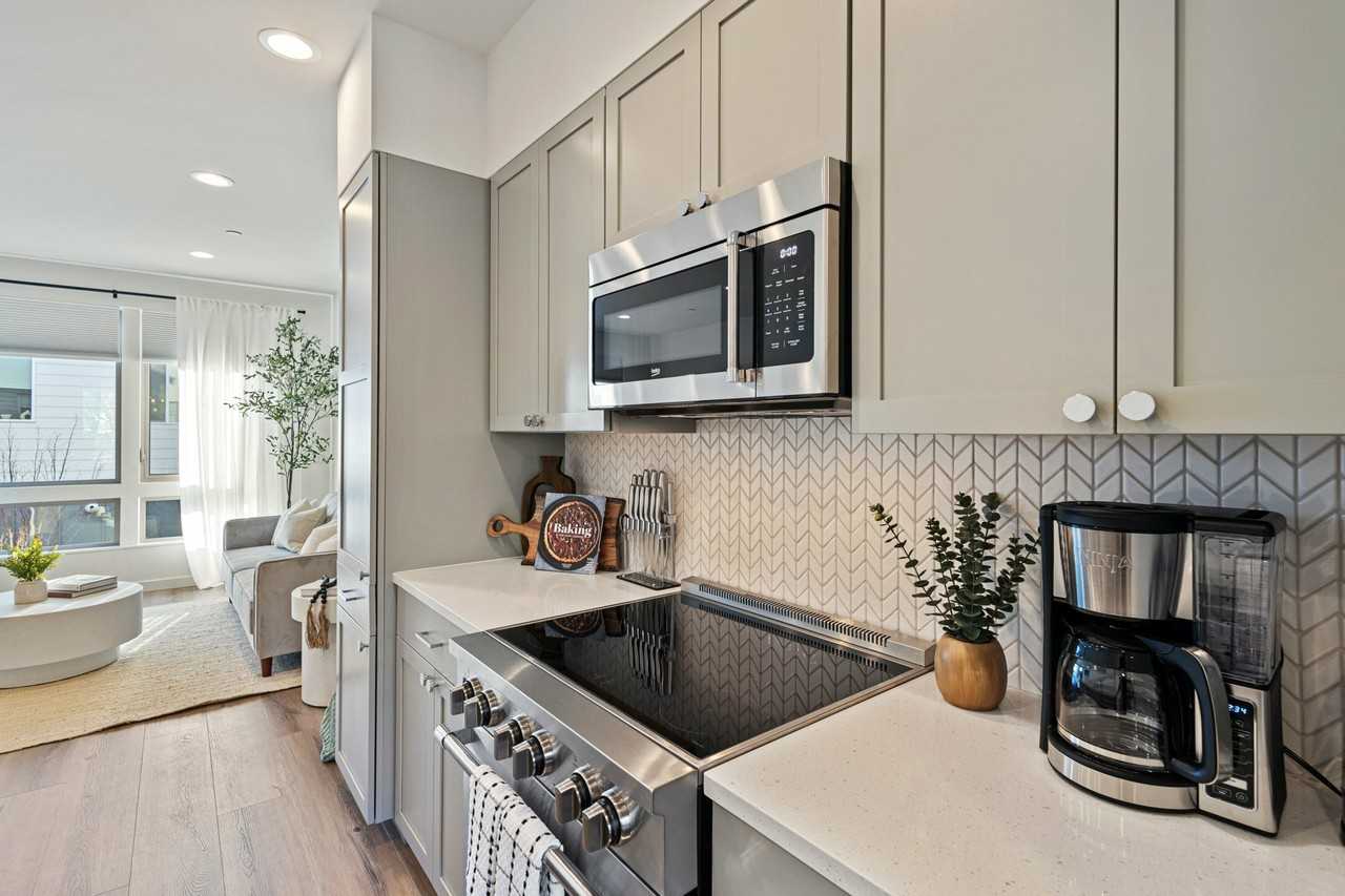 18007 3rd Ave Ne - Photo 5 of 33