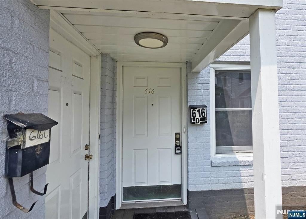 616 Grand Ave - Photo 6 of 22