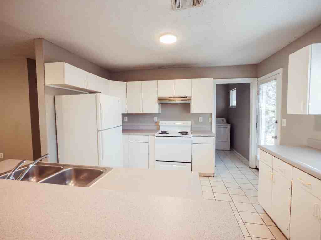 201 Amellia Pl #117 - Photo 3 of 18