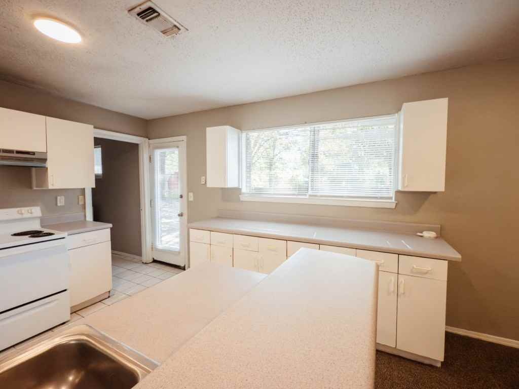 201 Amellia Pl #117 - Photo 4 of 18