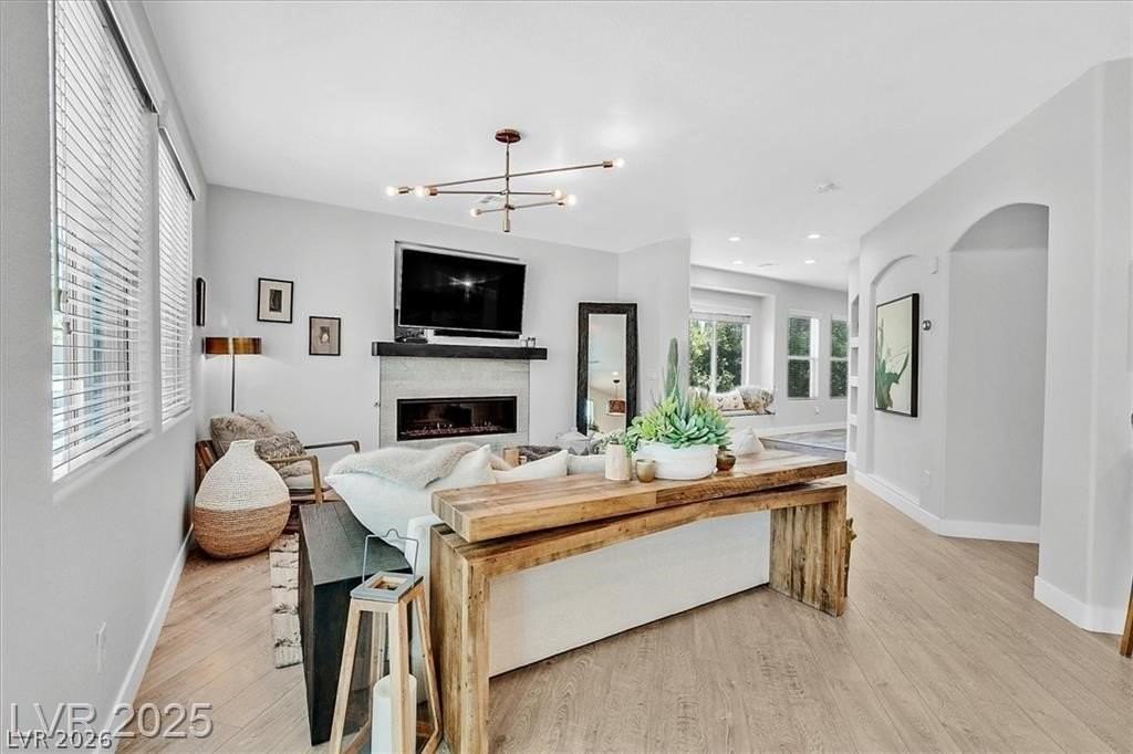 271 Spectacular St - Photo 5 of 40