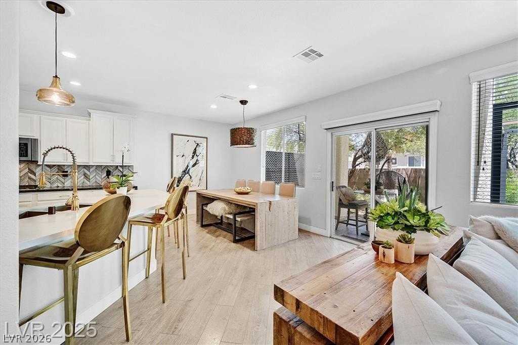 271 Spectacular St - Photo 7 of 40