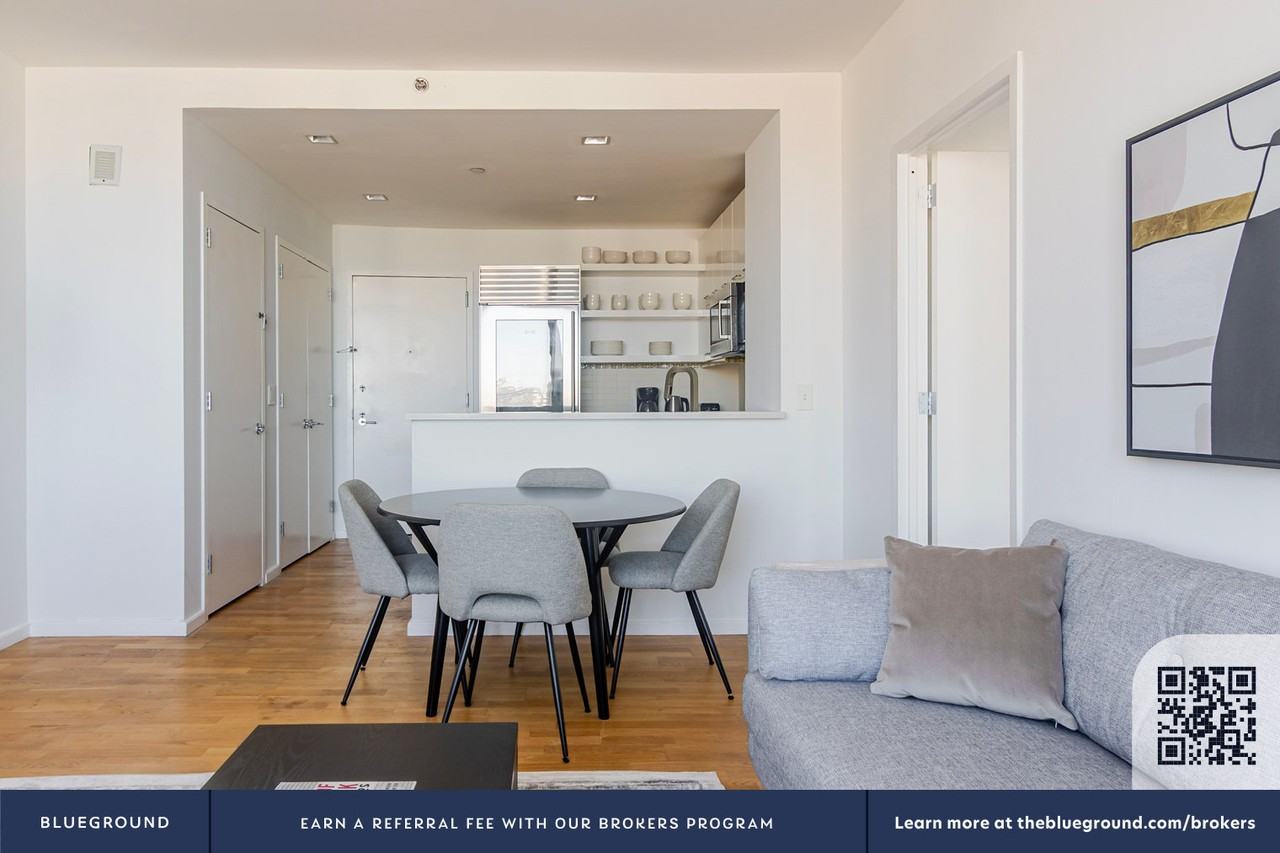 635 West 42nd Street - Photo 5 of 48