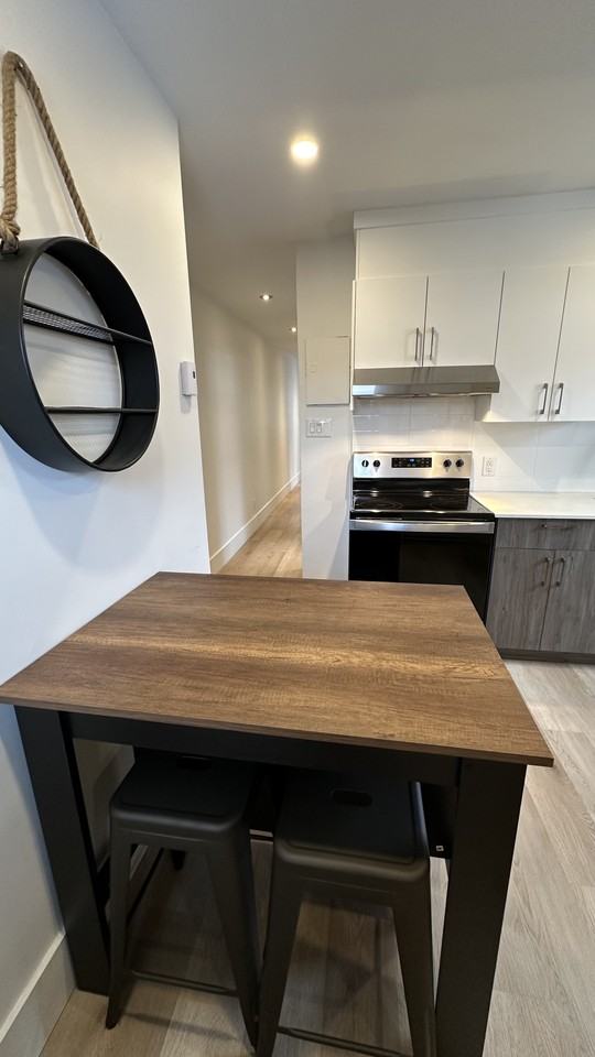 5261 Boulevard Rosemont #2 - Photo 6 of 8