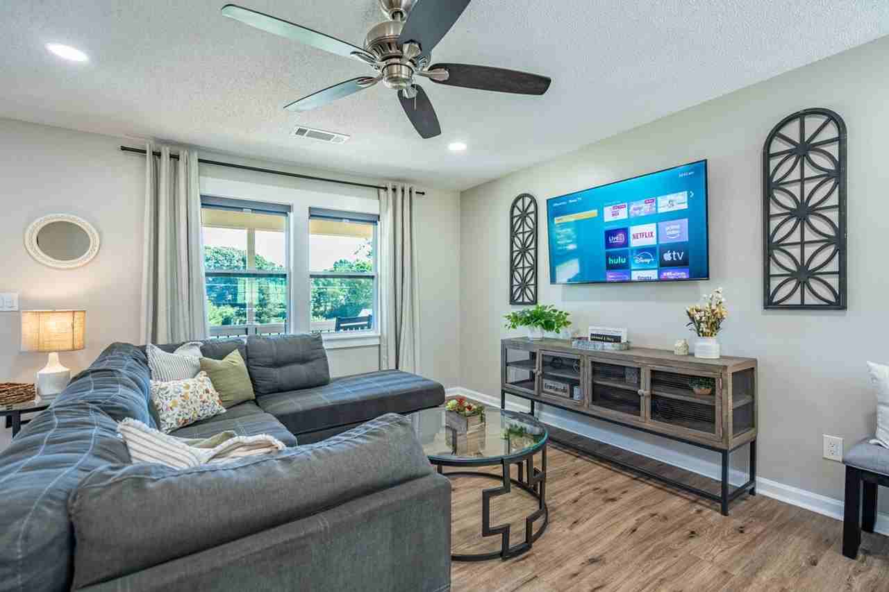 25 Jennifer Ln #1234805P - Photo 4 of 28