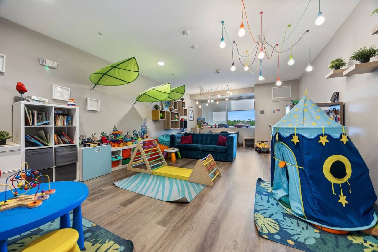 28294 Ferry Rd #1366991P - Photo 5 of 50