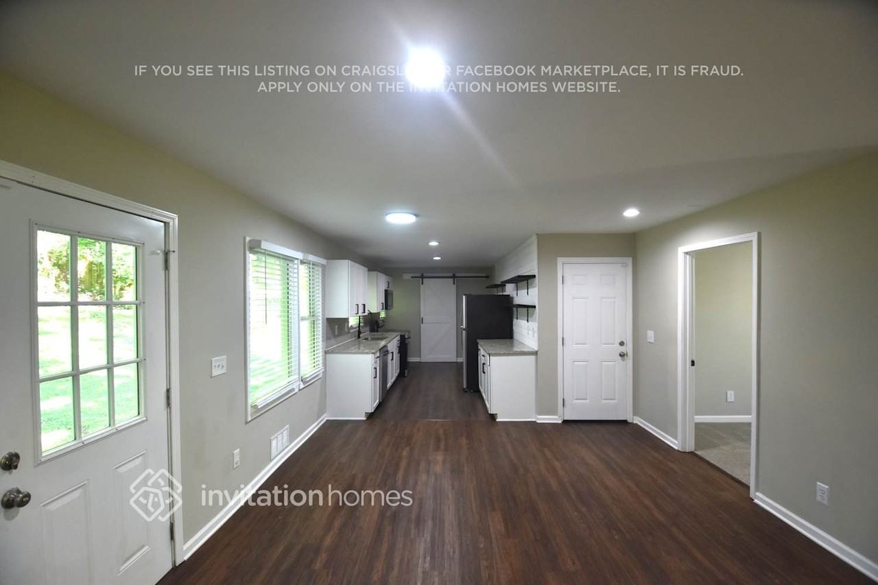 4091 Wrexham Dr - Photo 3 of 11