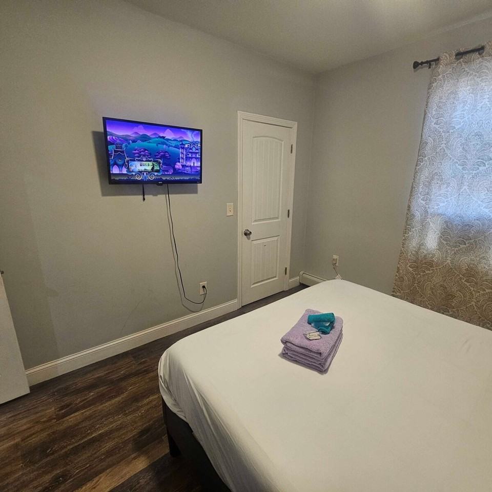 378 Admiral St #1373633P - Photo 3 of 5