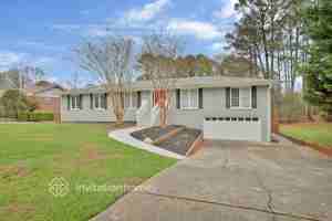 featured image of 2777 Fran Ln Sw