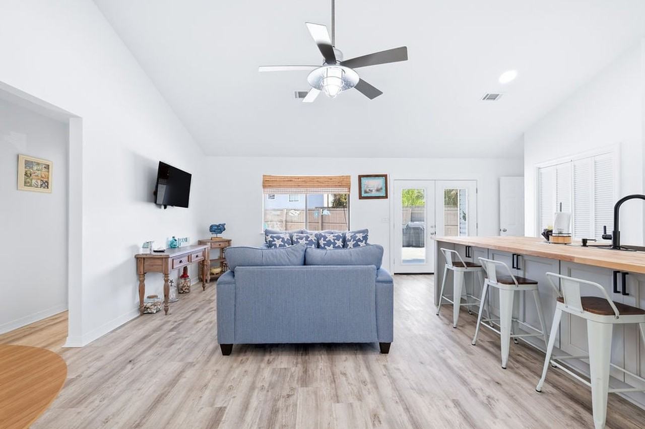 220 Sundial St #1447107P - Photo 3 of 50
