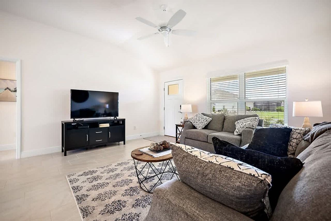 5806 Winn Way #1525269P - Photo 3 of 28
