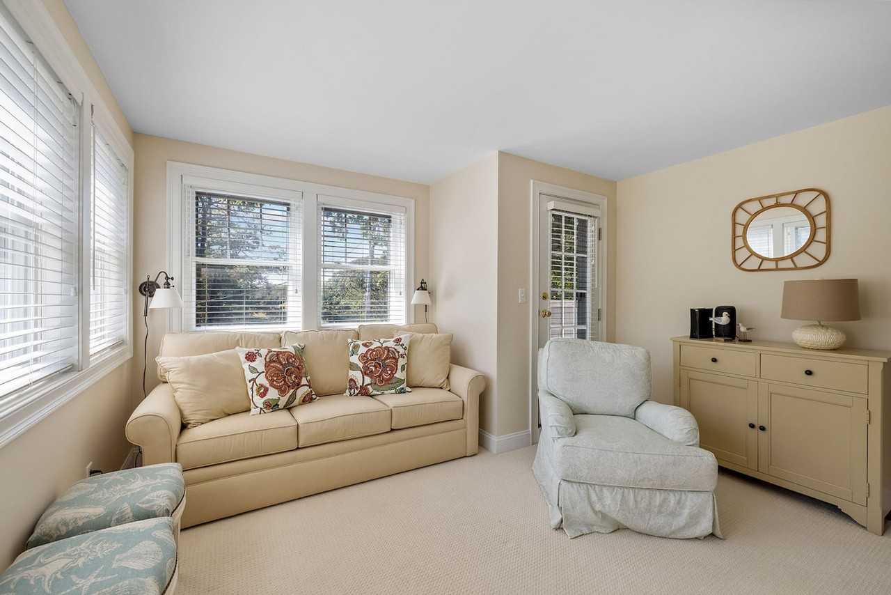 7 Norwood Ln #1532213P - Photo 2 of 48