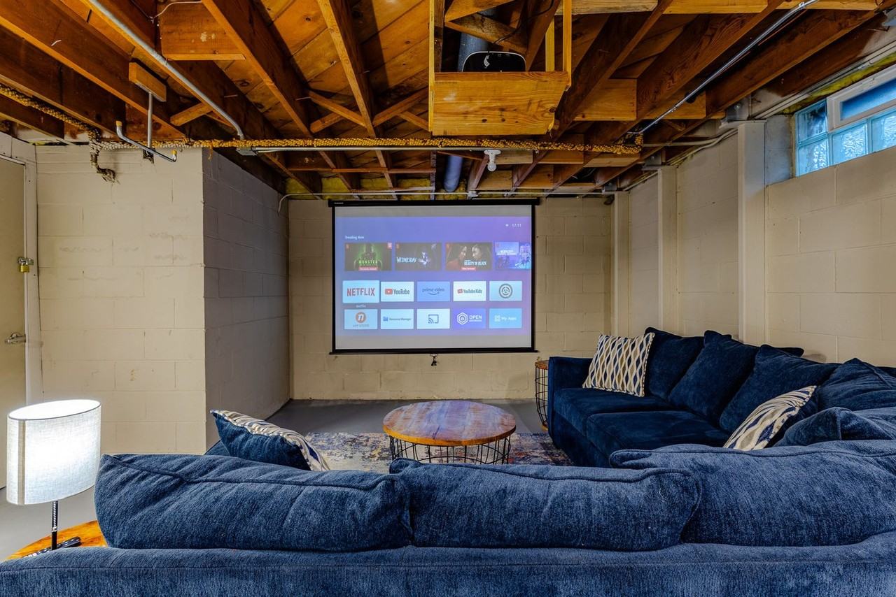 2527 N 113th St #1531277P - Photo 4 of 39
