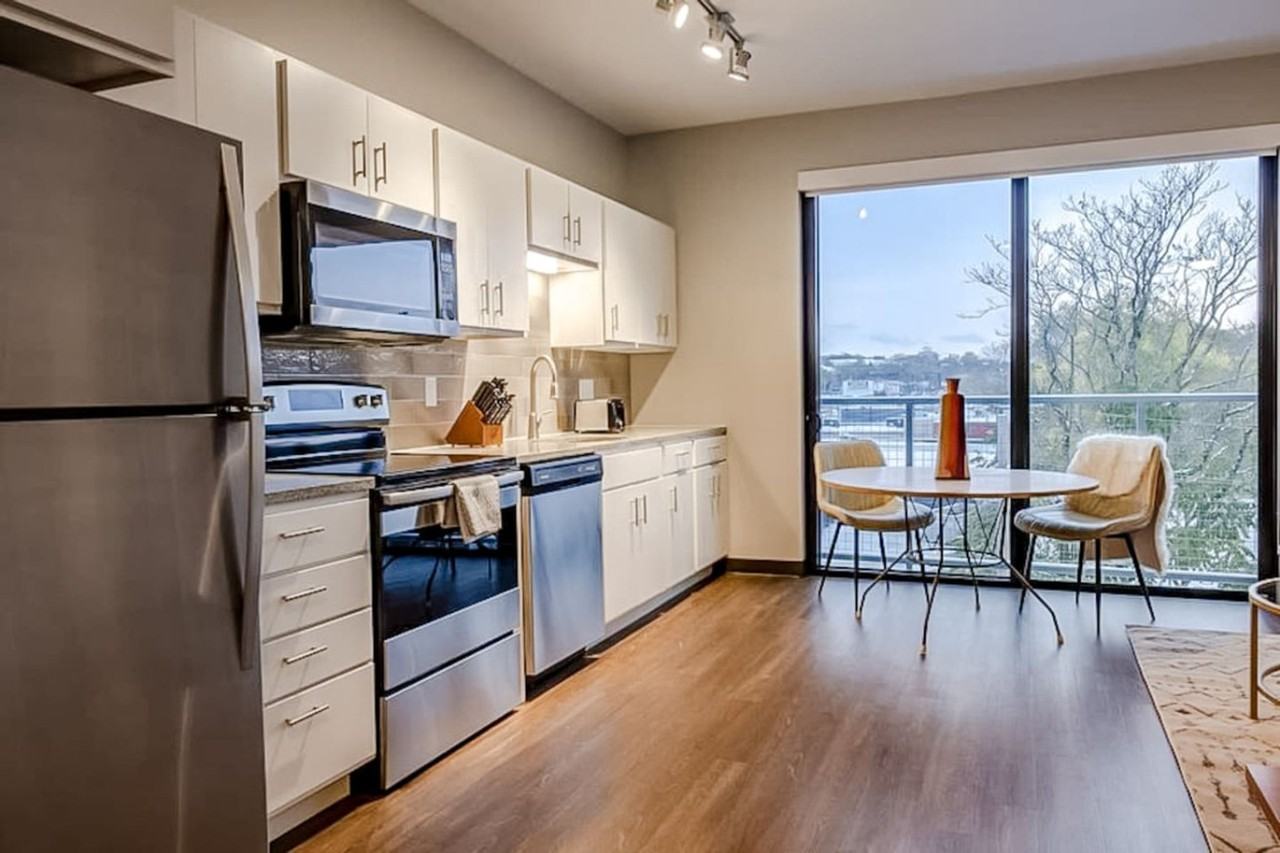 550 24th St #1534891P - Photo 3 of 16