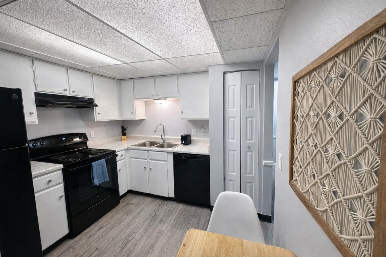 505 N Rock Rd #1534947P - Photo 7 of 10