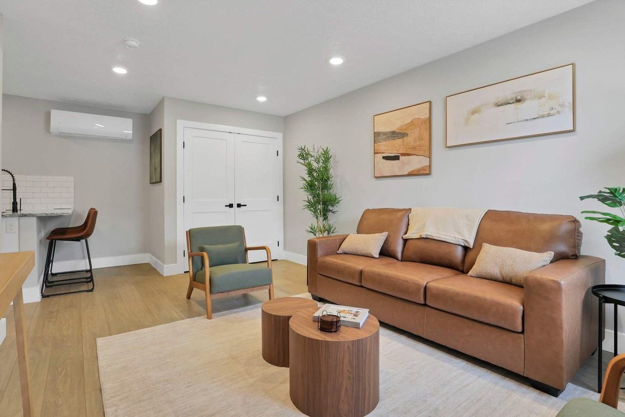 494 Forest St #1537763P - Photo 4 of 21