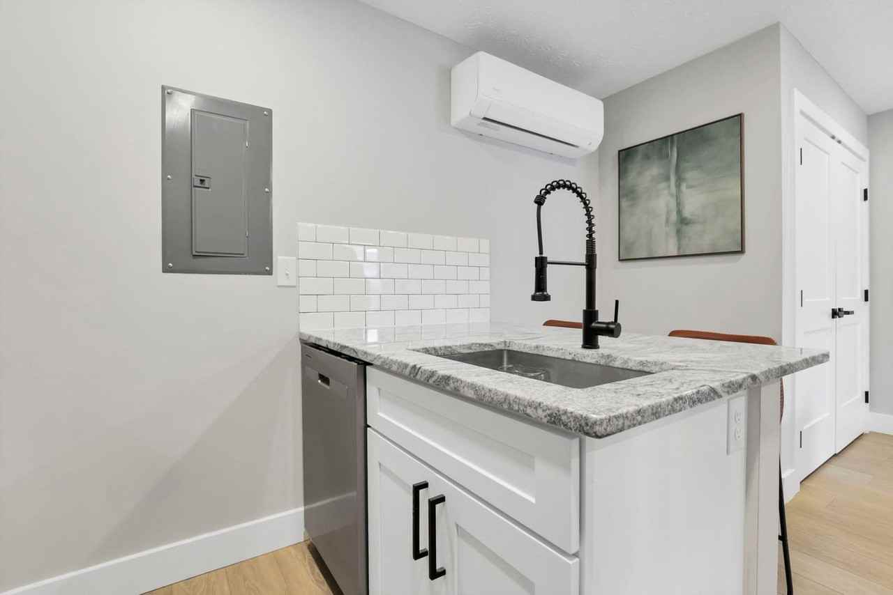 494 Forest St #1537763P - Photo 5 of 21