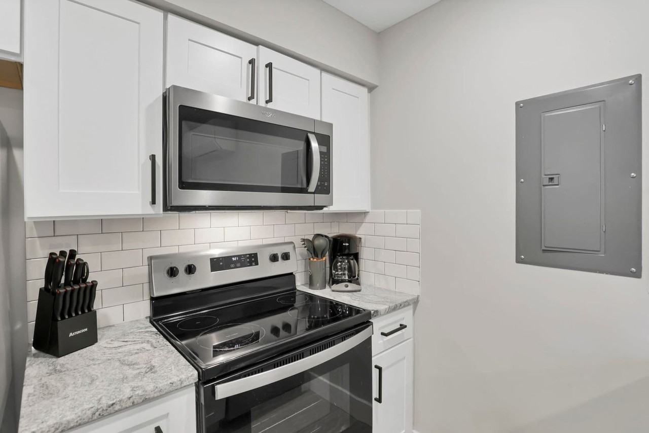 494 Forest St #1537763P - Photo 6 of 21