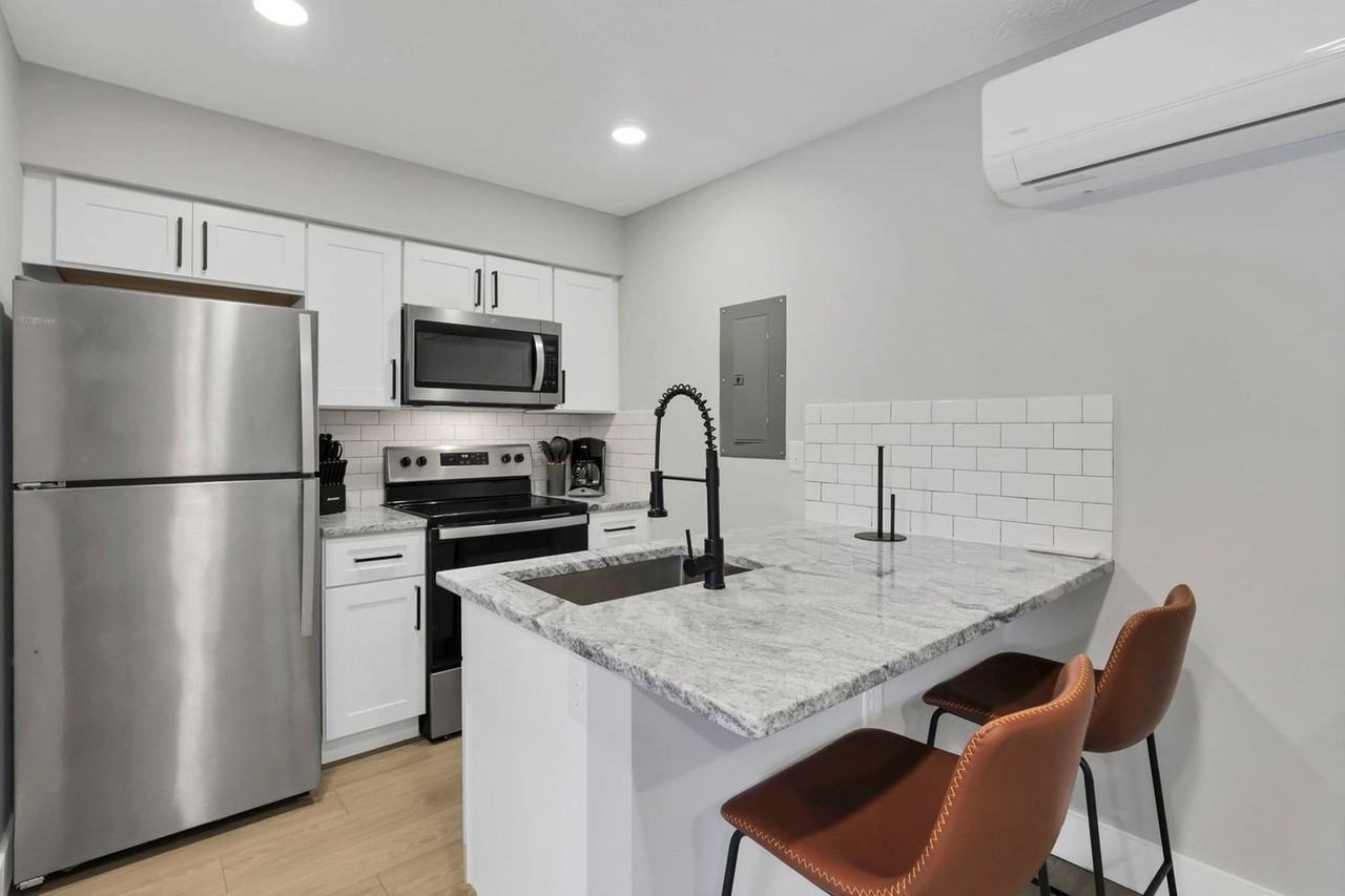 494 Forest St #1537763P - Photo 7 of 21