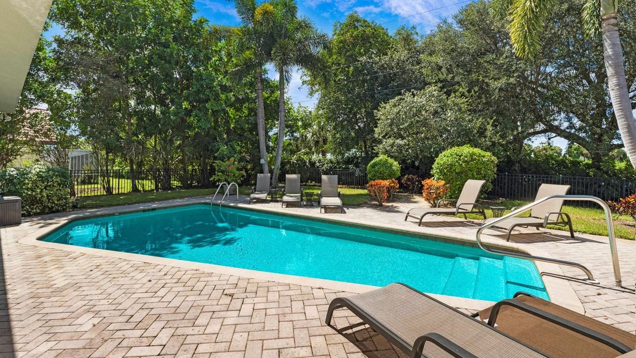 445 Palm River Blvd #1534811P - Photo 3 of 39
