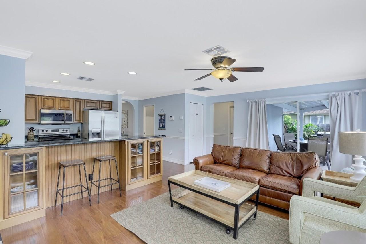 714 98th Ave N #1534820P - Photo 3 of 19