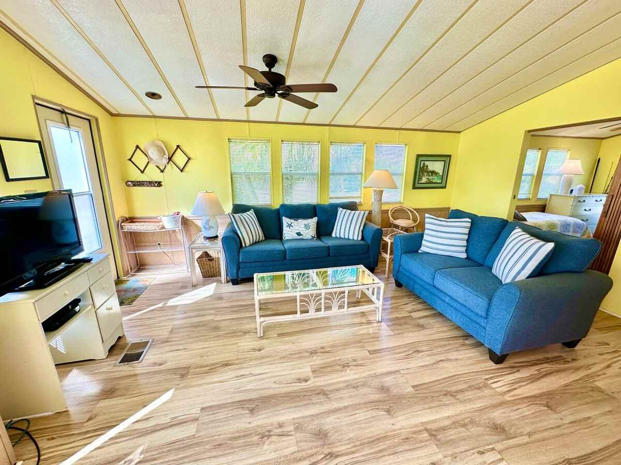 723 Nettles Blvd #1537495P - Photo 2 of 16