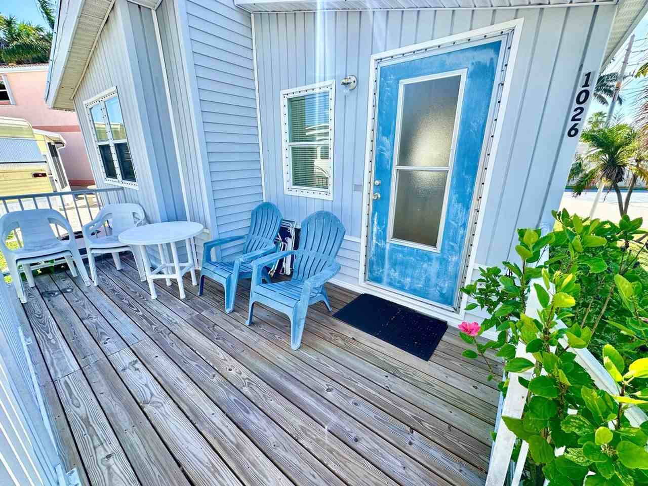 723 Nettles Blvd #1537495P - Photo 5 of 16