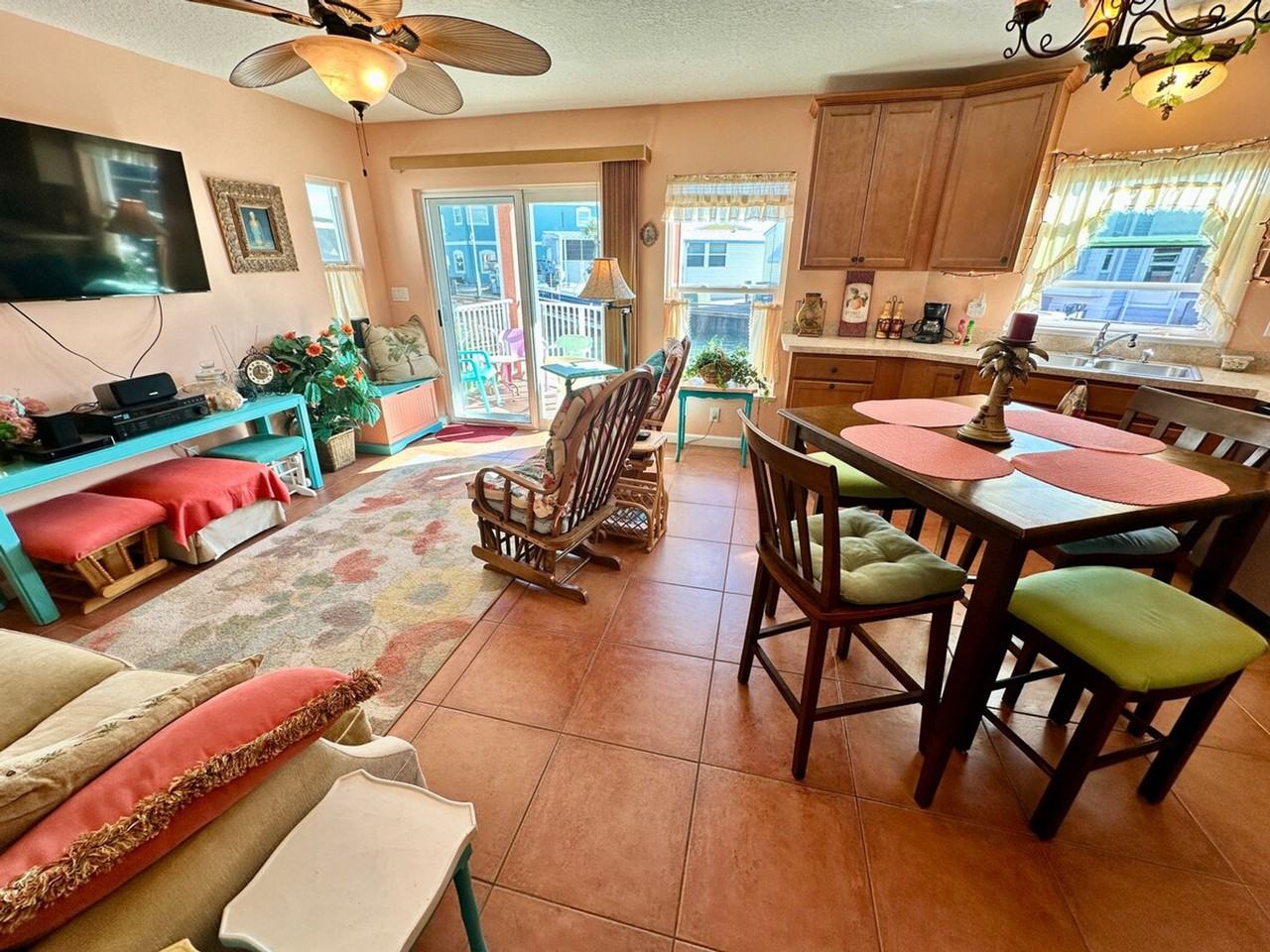 257 Nettles Blvd #1537503P - Photo 2 of 13