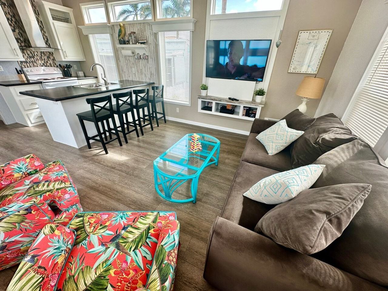 731 Nettles Blvd #1537527P - Photo 2 of 14