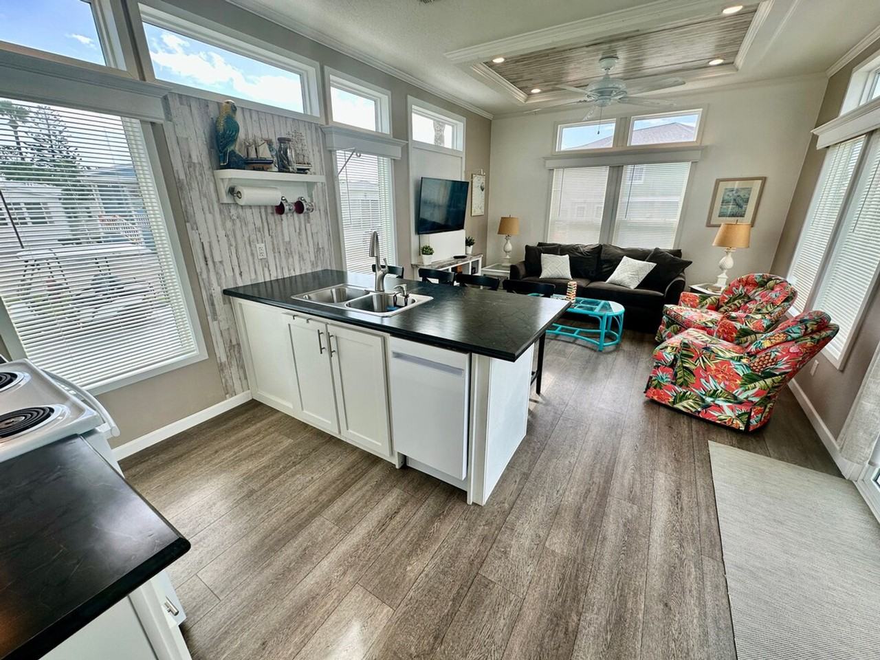 731 Nettles Blvd #1537527P - Photo 3 of 14