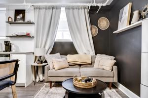 featured image of 211 Ivy Cres