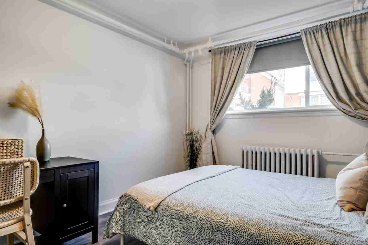 211 Ivy Cres #1537666P - Photo 3 of 8