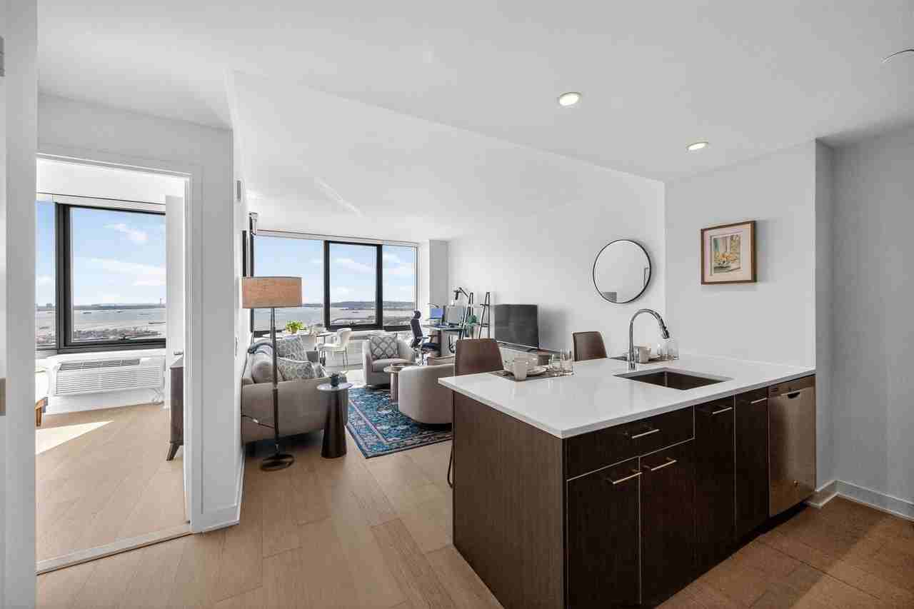 33 Park View Ave #1539458P - Photo 5 of 50