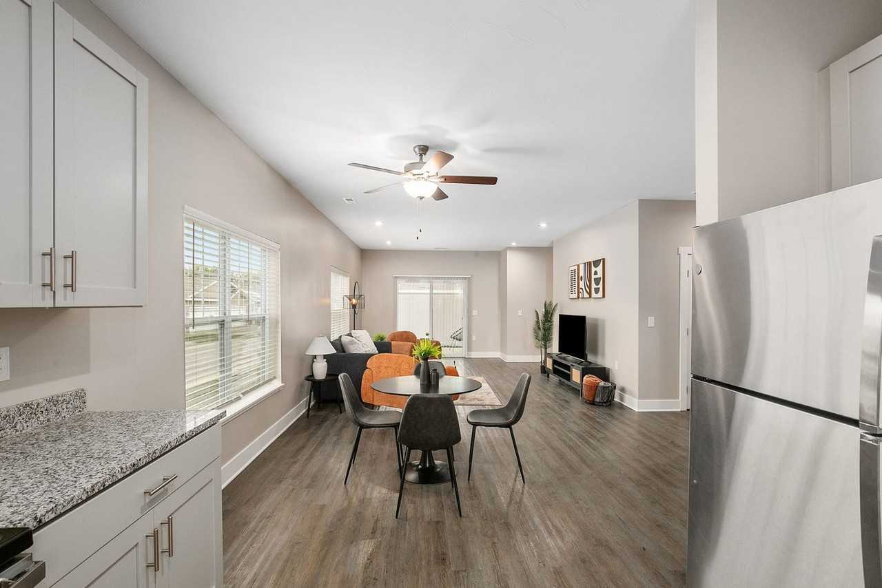 5859 Zinfandel Ave Sw #1539840P - Photo 2 of 8
