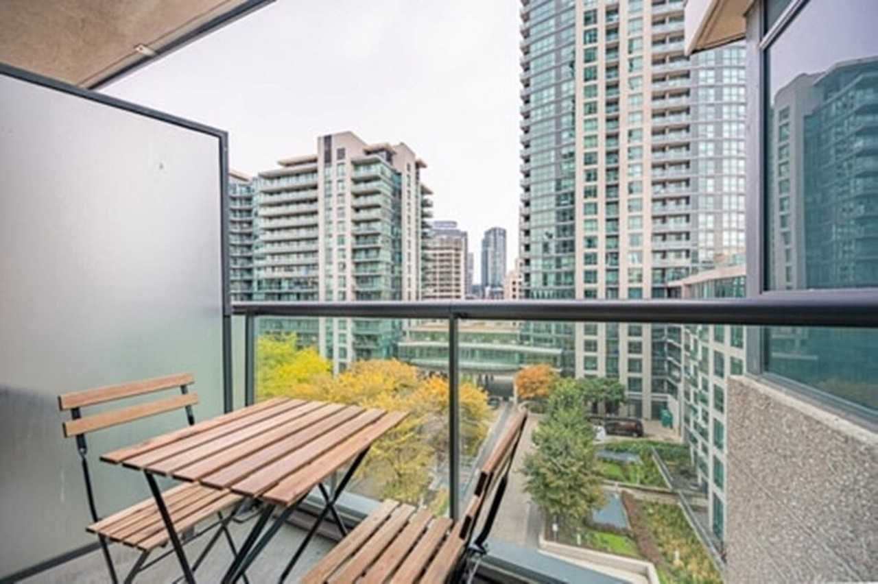 219 Fort York Blvd #1539925P - Photo 3 of 10