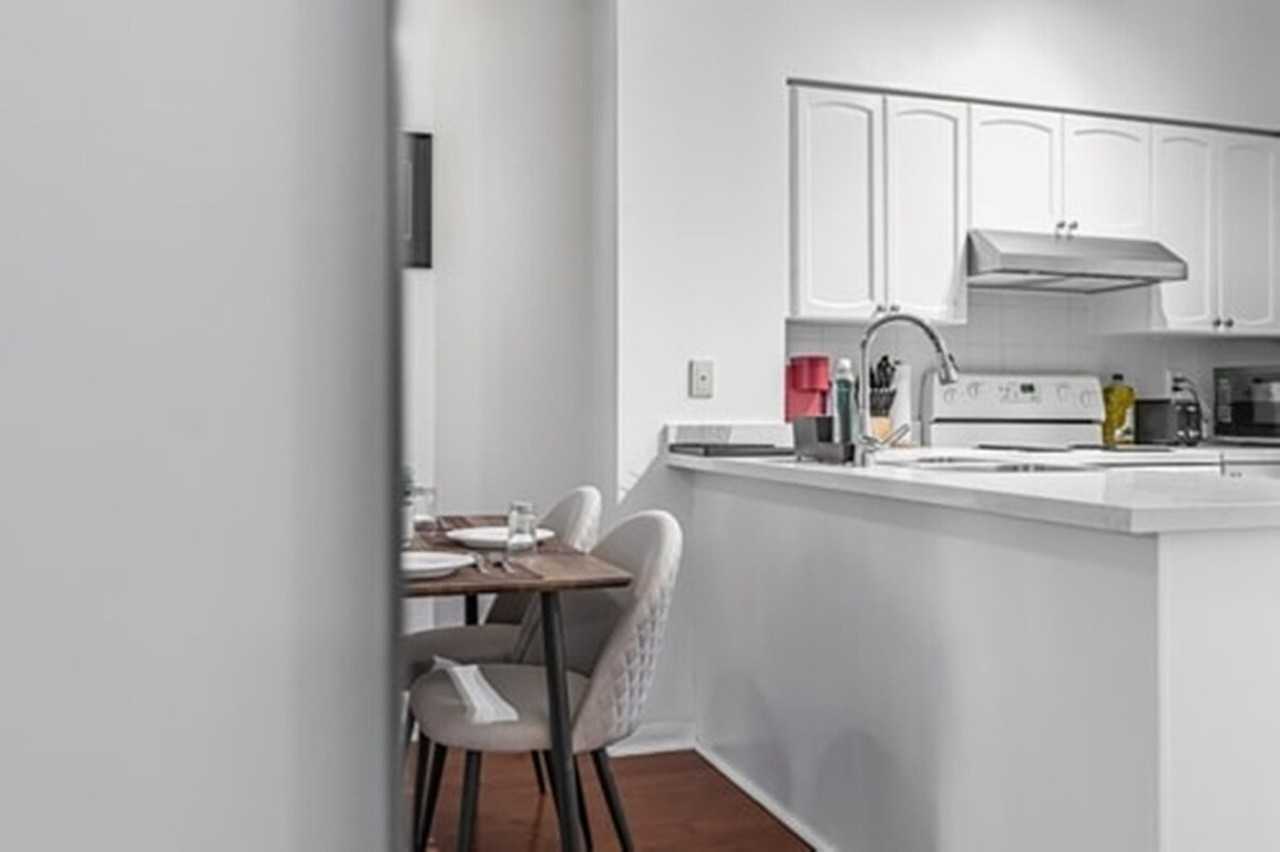 219 Fort York Blvd #1539925P - Photo 4 of 10