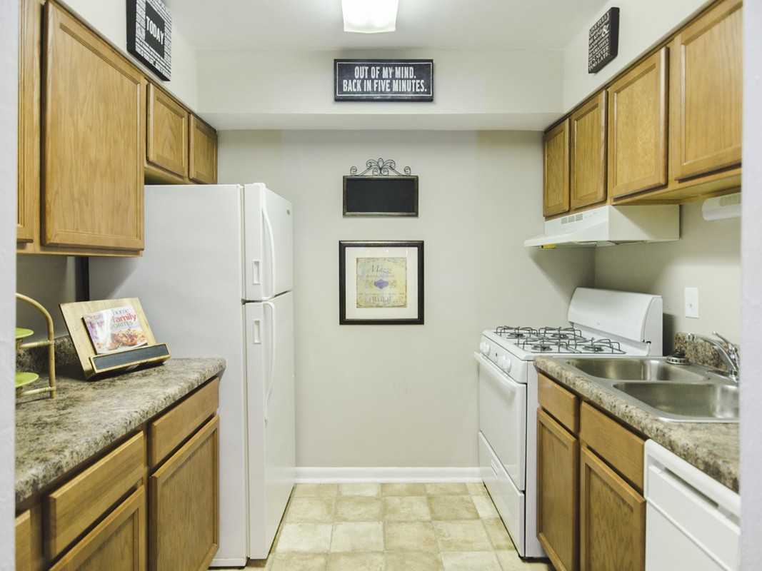 The Crest Apartments - Photo 6 of 12