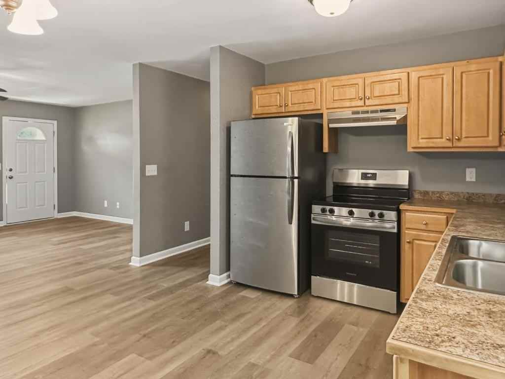 2215 Moran St - Photo 3 of 15