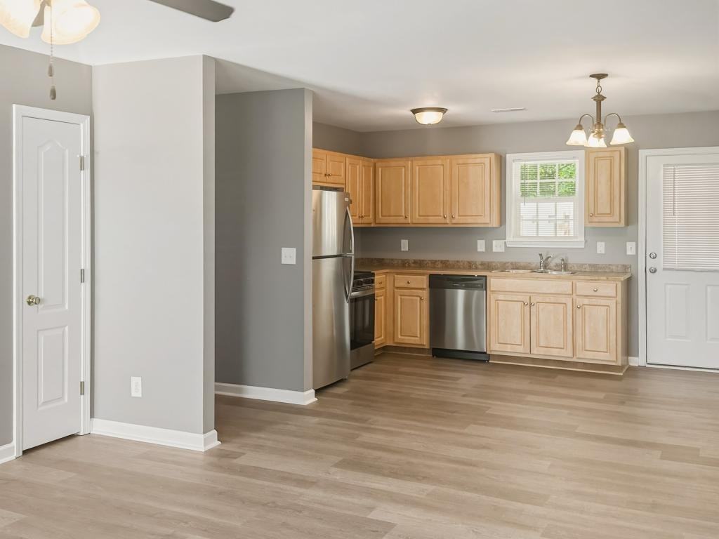 2215 Moran St - Photo 5 of 15