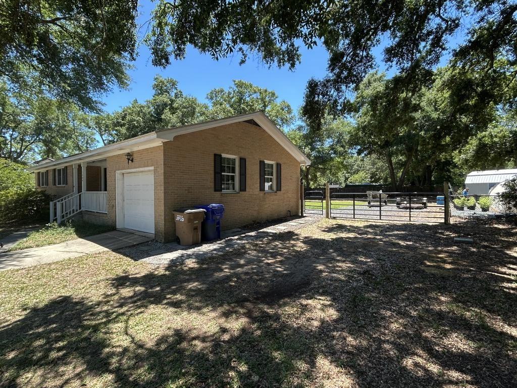 1209 Julian Clark Rd - Photo 2 of 13